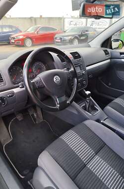 Хэтчбек Volkswagen Golf 2008 в 