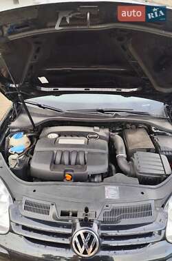 Хэтчбек Volkswagen Golf 2008 в 