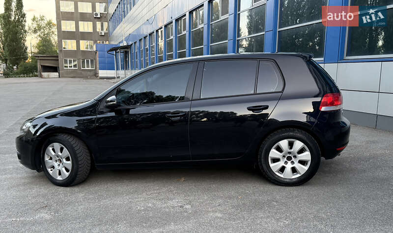Хэтчбек Volkswagen Golf 2010 в Киеве