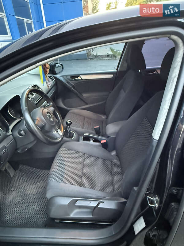 Хэтчбек Volkswagen Golf 2010 в Киеве