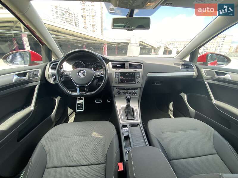 Универсал Volkswagen Golf 2015 в Киеве