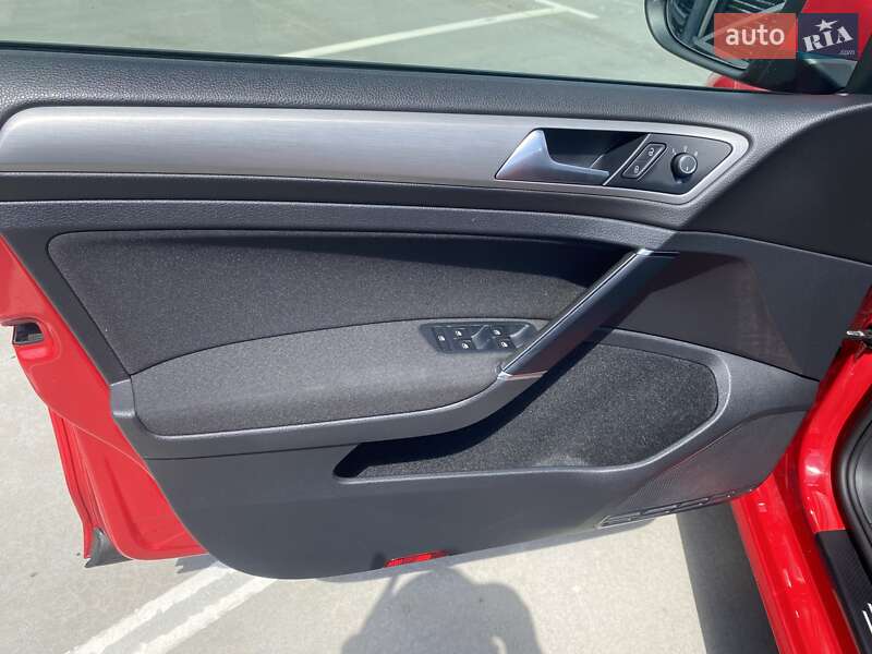 Универсал Volkswagen Golf 2015 в Киеве