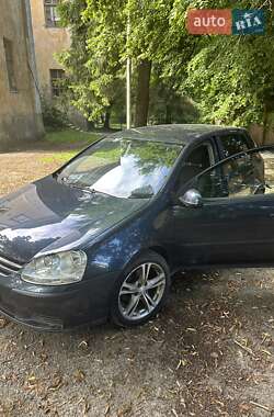 Хетчбек Volkswagen Golf 2004 в Львові