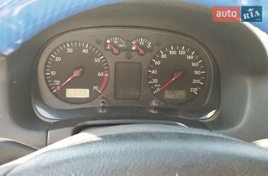 Хэтчбек Volkswagen Golf 2003 в 