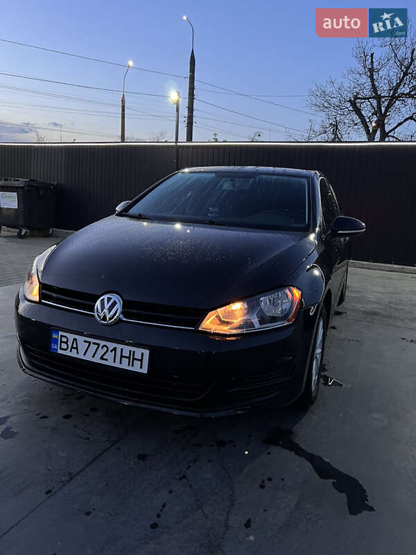 Хетчбек Volkswagen Golf 2015 в Чернівцях