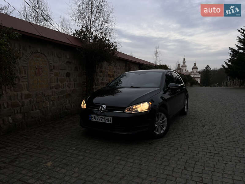 Хетчбек Volkswagen Golf 2015 в Чернівцях
