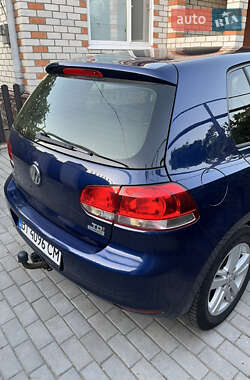 Хетчбек Volkswagen Golf 2012 в 
