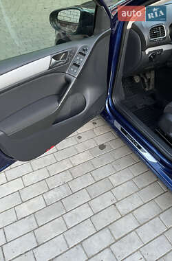 Хетчбек Volkswagen Golf 2012 в 