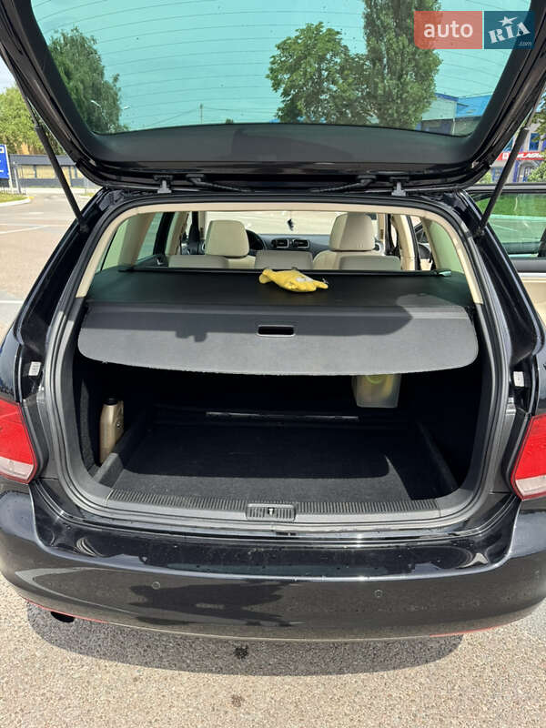 Универсал Volkswagen Golf 2010 в Житомире