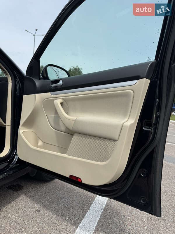 Универсал Volkswagen Golf 2010 в Житомире