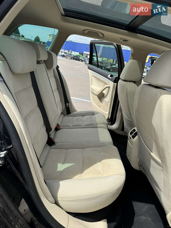 Универсал Volkswagen Golf 2010 в Житомире