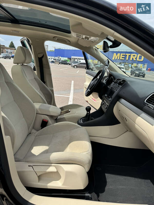 Универсал Volkswagen Golf 2010 в Житомире