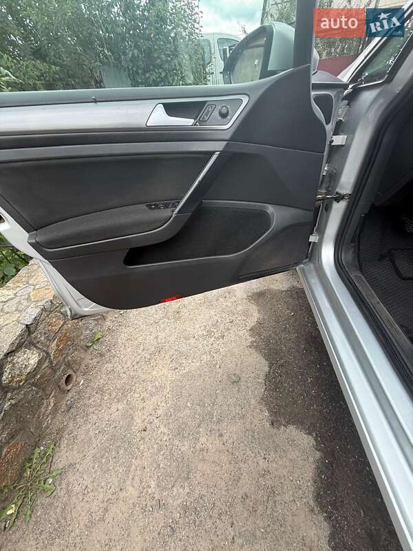 Універсал Volkswagen Golf 2014 в Хмільнику