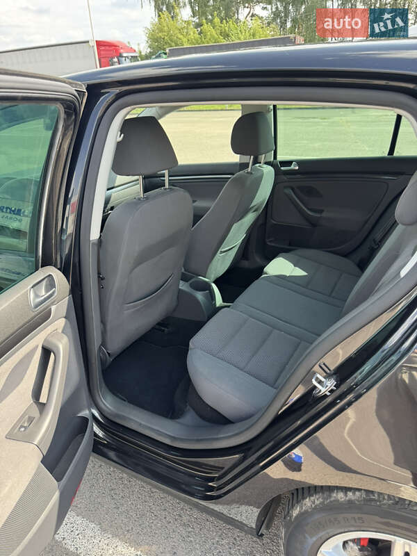 Хэтчбек Volkswagen Golf 2008 в Ковеле