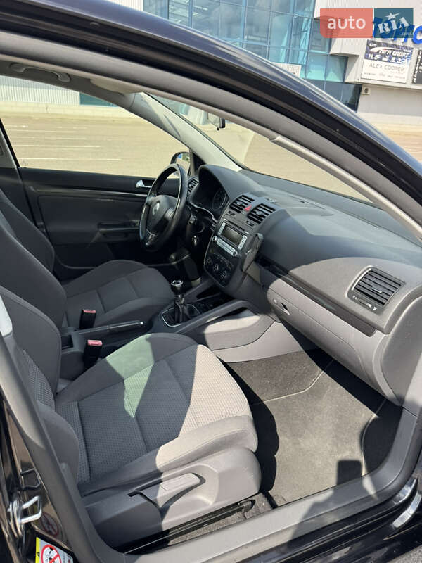 Хэтчбек Volkswagen Golf 2008 в Ковеле