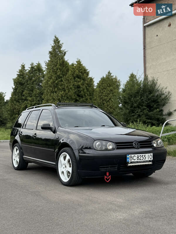Универсал Volkswagen Golf 2001 в Новояворовске