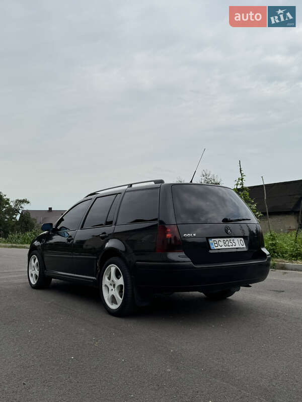 Универсал Volkswagen Golf 2001 в Новояворовске