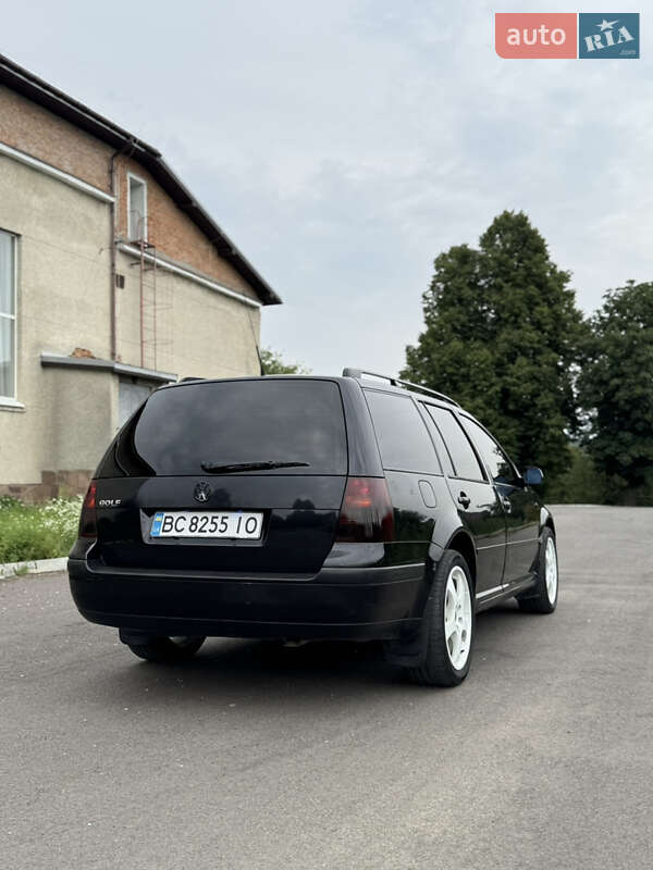 Универсал Volkswagen Golf 2001 в Новояворовске