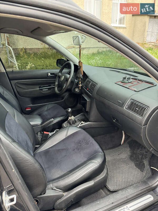 Универсал Volkswagen Golf 2001 в Новояворовске