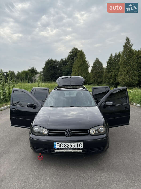 Универсал Volkswagen Golf 2001 в Новояворовске
