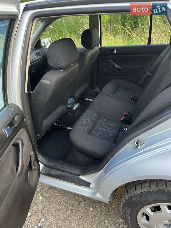 Хэтчбек Volkswagen Golf 1998 в Городке