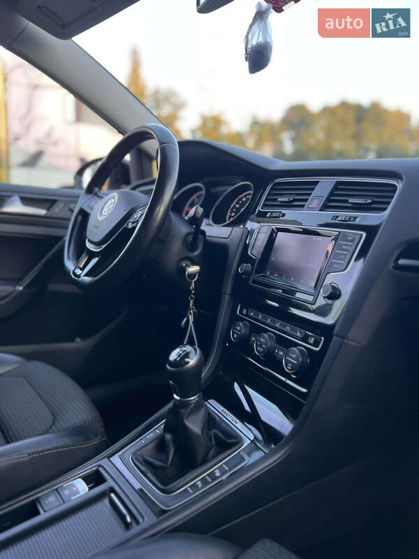 Универсал Volkswagen Golf 2014 в Ровно