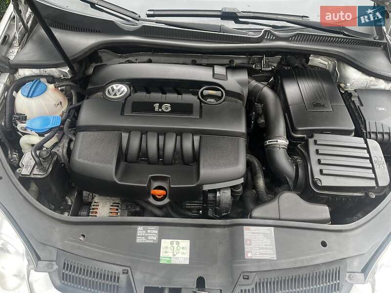 Хетчбек Volkswagen Golf 2005 в Ковелі