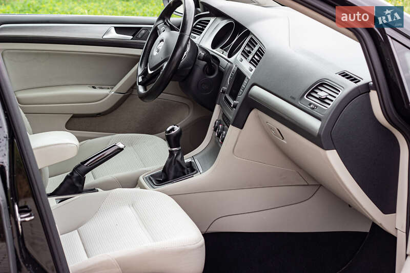 Універсал Volkswagen Golf 2015 в Черкасах