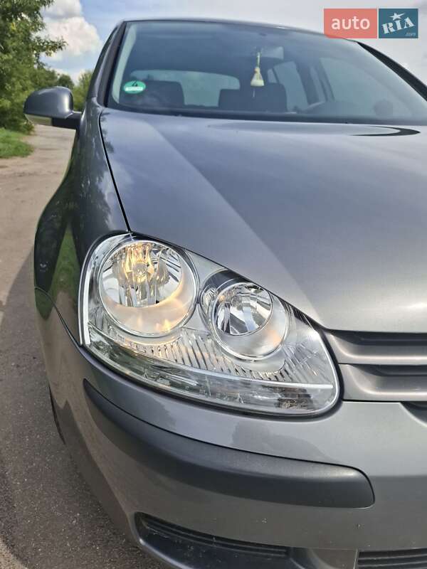 Хетчбек Volkswagen Golf 2005 в Конотопі