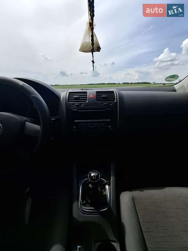 Хетчбек Volkswagen Golf 2005 в Конотопі