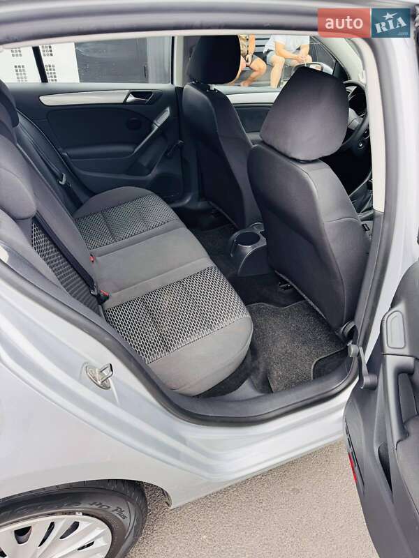 Хэтчбек Volkswagen Golf 2009 в Черкассах