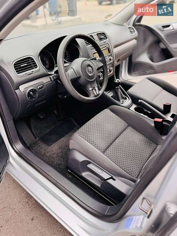 Хэтчбек Volkswagen Golf 2009 в Черкассах
