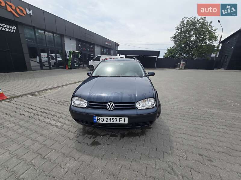Універсал Volkswagen Golf 2004 в  фото Універсал Volkswagen Golf 2004 в