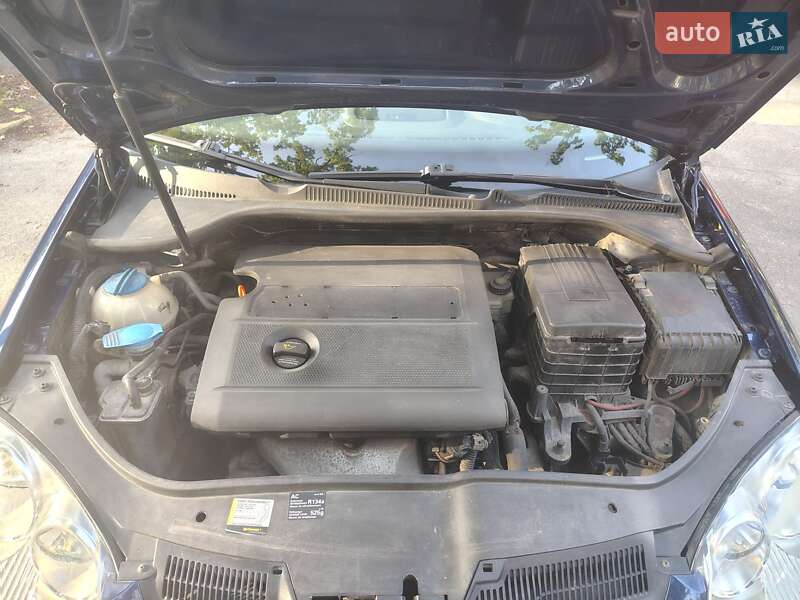 Хетчбек Volkswagen Golf 2004 в Благовіщенську