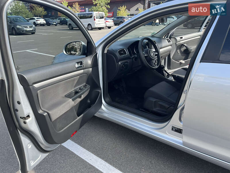 Універсал Volkswagen Golf 2010 в Києві