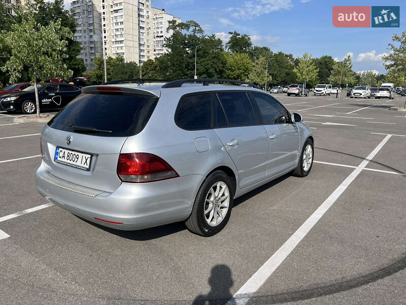 Універсал Volkswagen Golf 2010 в Києві