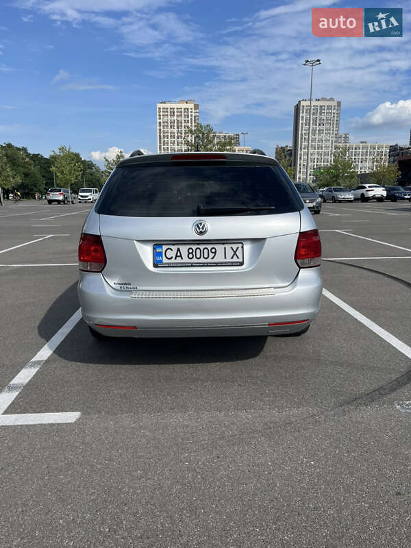 Універсал Volkswagen Golf 2010 в Києві