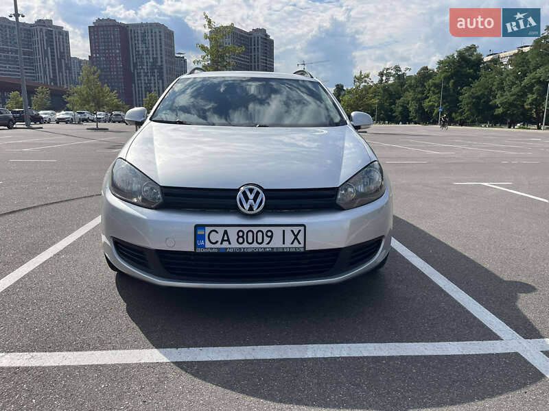 Універсал Volkswagen Golf 2010 в Києві