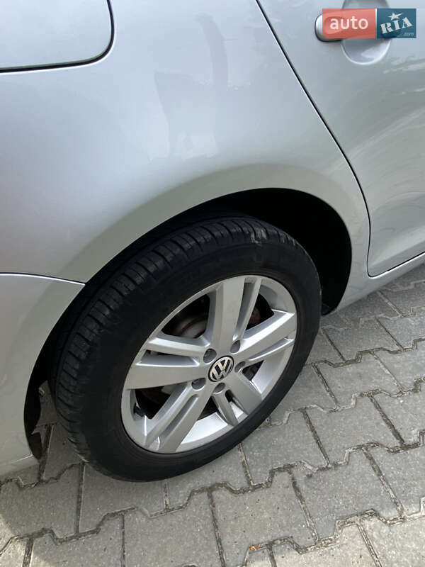 Универсал Volkswagen Golf 2013 в Новояворовске