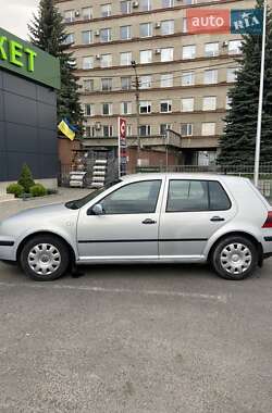 Хэтчбек Volkswagen Golf 1999 в 