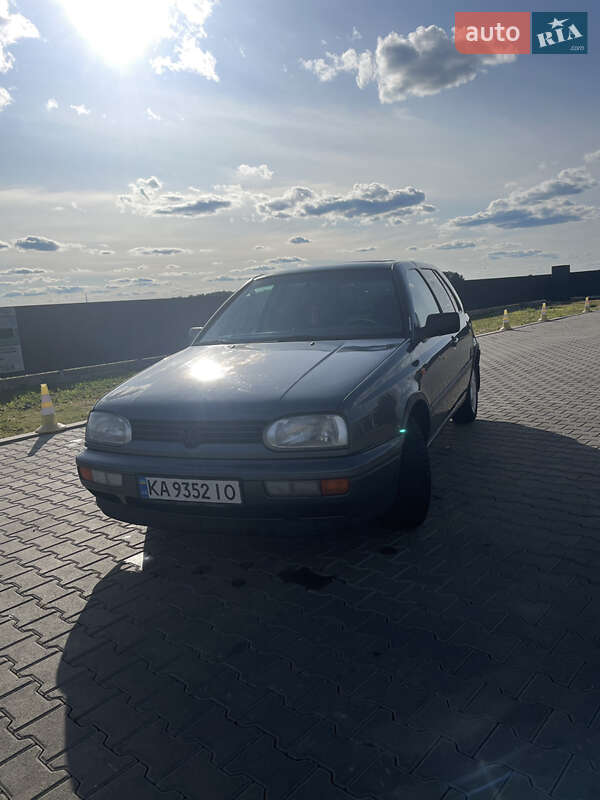 Хэтчбек Volkswagen Golf 1995 в Кагарлыке