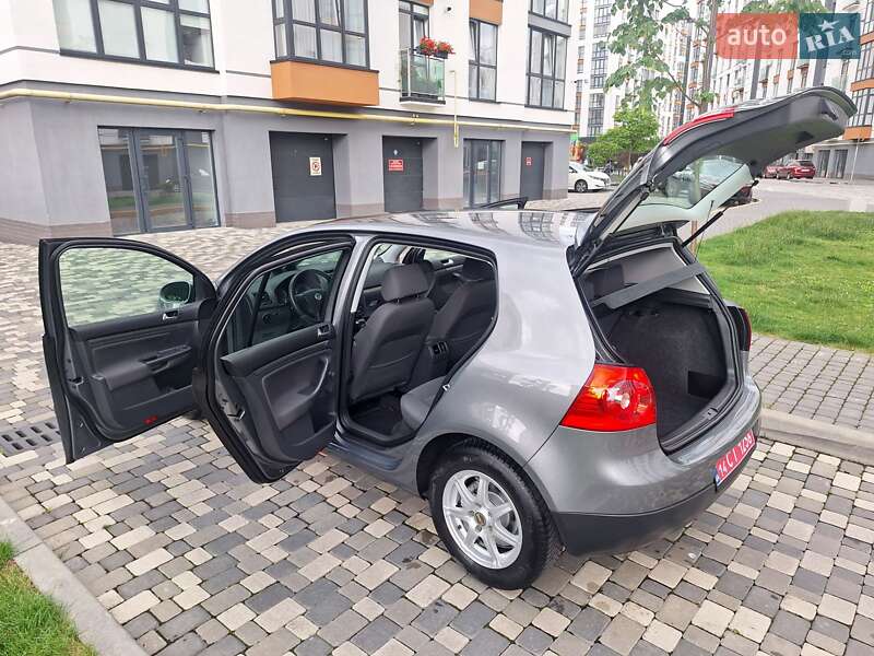 Хетчбек Volkswagen Golf 2006 в Івано-Франківську