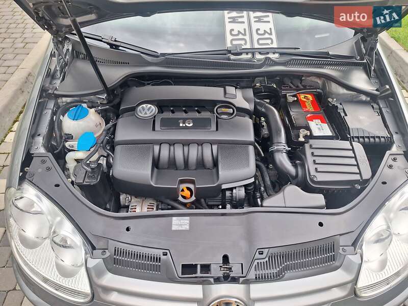 Хетчбек Volkswagen Golf 2006 в Івано-Франківську