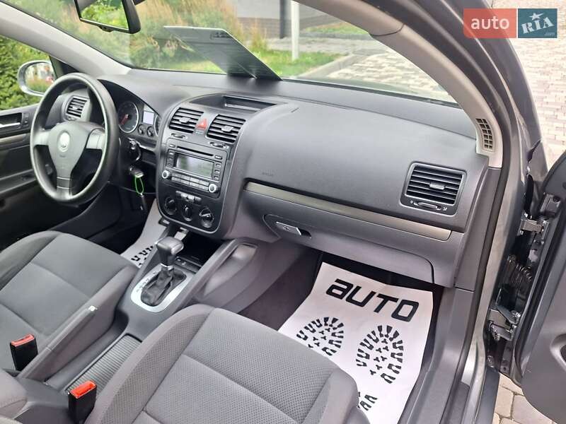 Хетчбек Volkswagen Golf 2006 в Івано-Франківську