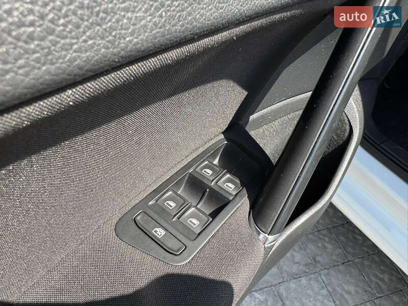 Хэтчбек Volkswagen Golf 2013 в Запорожье