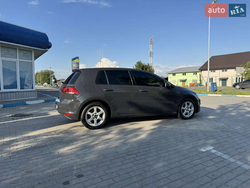 Хэтчбек Volkswagen Golf 2013 в Львове