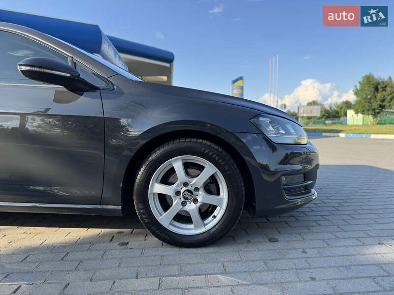 Хэтчбек Volkswagen Golf 2013 в Львове