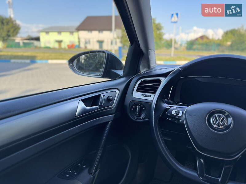 Хэтчбек Volkswagen Golf 2013 в Львове