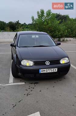 Хэтчбек Volkswagen Golf 2001 в Ирпене