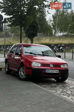 Хэтчбек Volkswagen Golf 2002 в Киеве